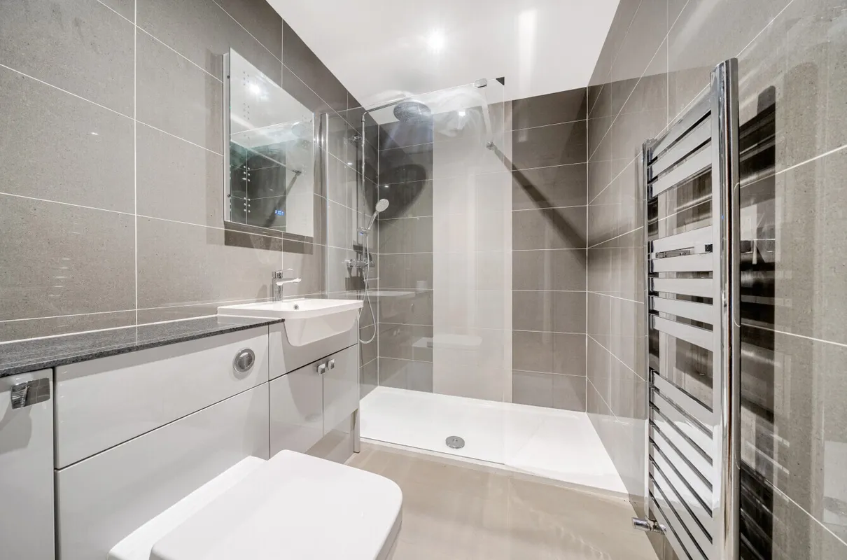 17 Frensham Road, Lower Bourne, Farnham, GU9