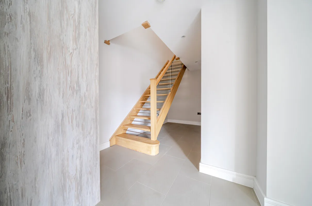 17 Frensham Road, Lower Bourne, Farnham, GU9