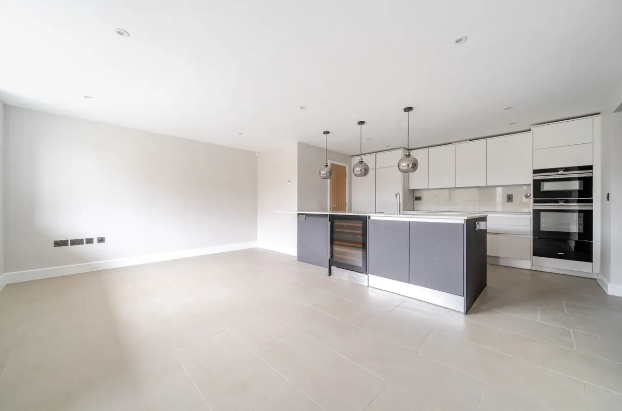 17 Frensham Road, Lower Bourne, Farnham, GU9