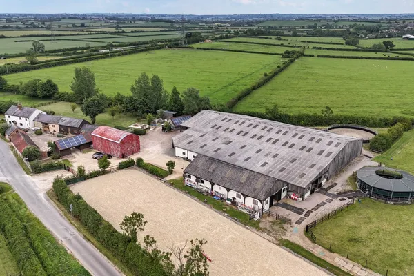 Buckinghamshire - Equestrian 22.5 Acres