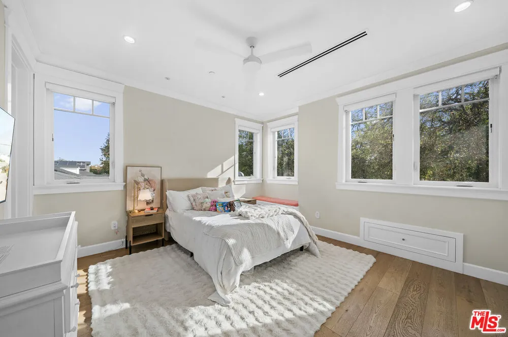 12345 Huston St, Valley Village, CA 91607