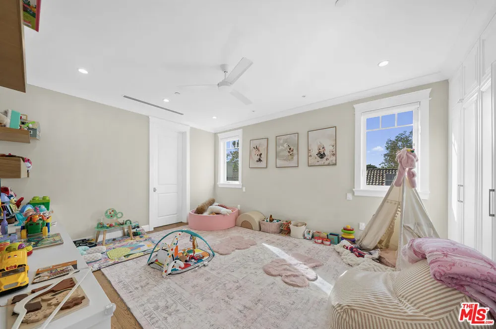 12345 Huston St, Valley Village, CA 91607