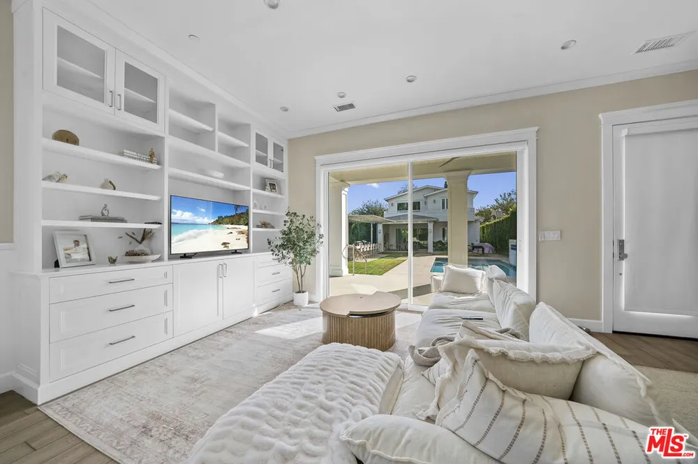 12345 Huston St, Valley Village, CA 91607