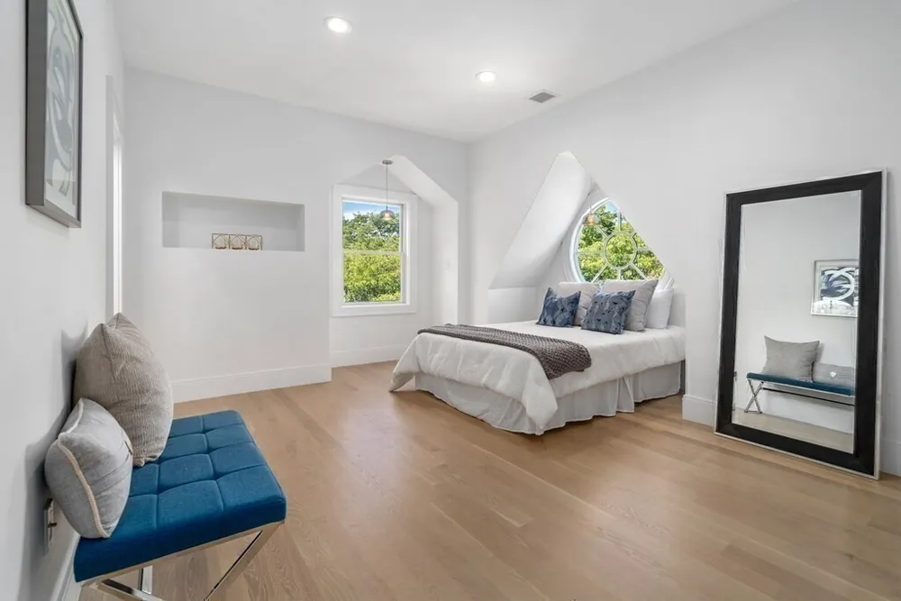 89 University Rd, Brookline, MA 02445