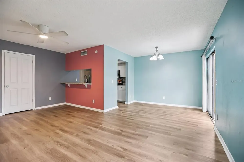 1310 Mountain View Dr, Tampa, FL 33612