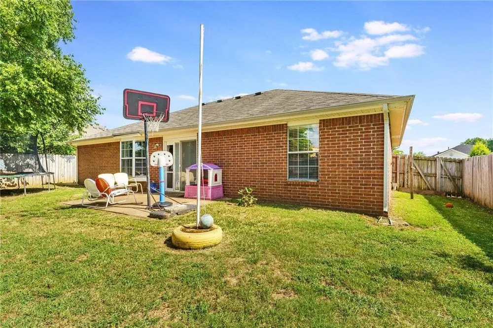 803 Jon Dr, Bentonville, AR 72712