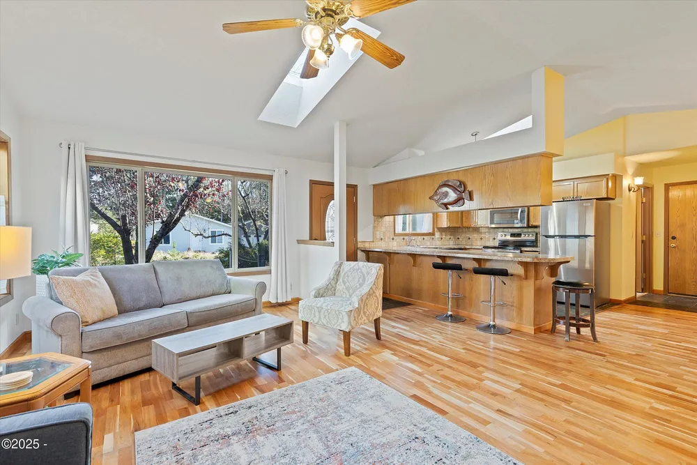 1420 SW Fairway Circle, Waldport, OR 97394