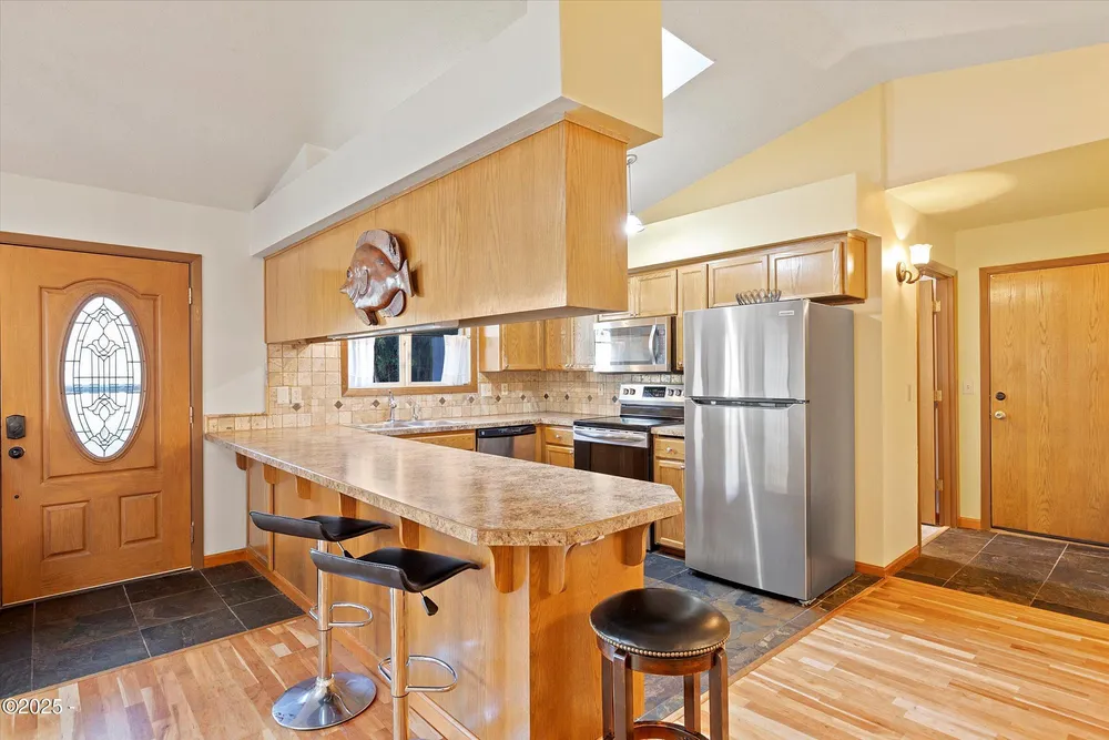 1420 SW Fairway Circle, Waldport, OR 97394