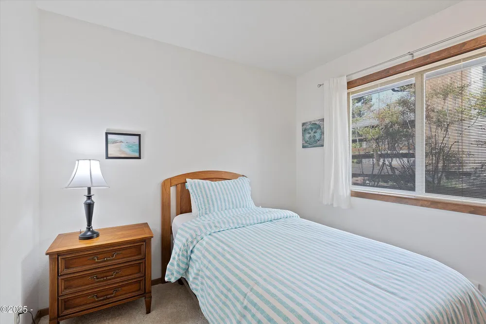 1420 SW Fairway Circle, Waldport, OR 97394
