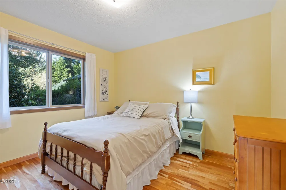 1420 SW Fairway Circle, Waldport, OR 97394