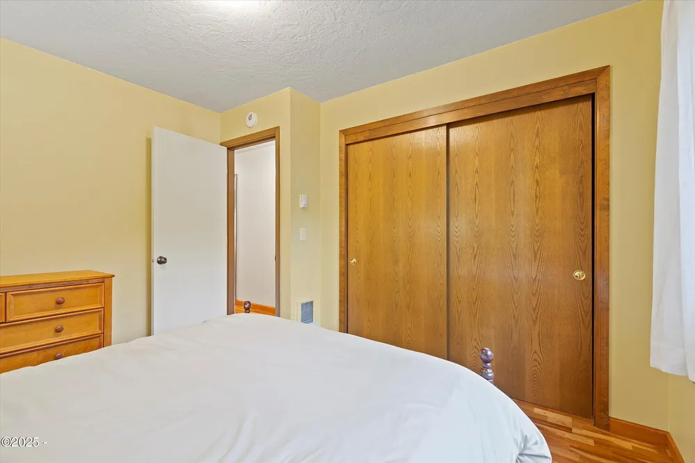 1420 SW Fairway Circle, Waldport, OR 97394