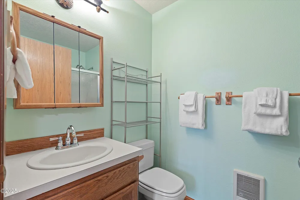 1420 SW Fairway Circle, Waldport, OR 97394