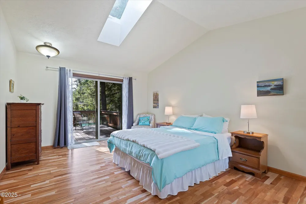 1420 SW Fairway Circle, Waldport, OR 97394