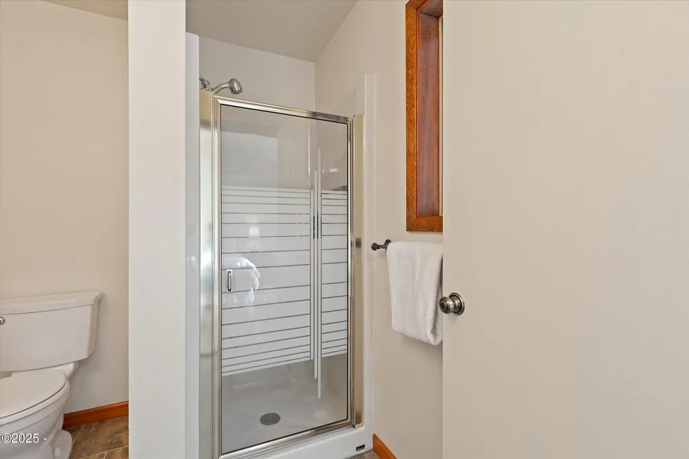 1420 SW Fairway Circle, Waldport, OR 97394