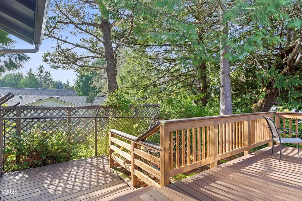 1420 SW Fairway Circle, Waldport, OR 97394