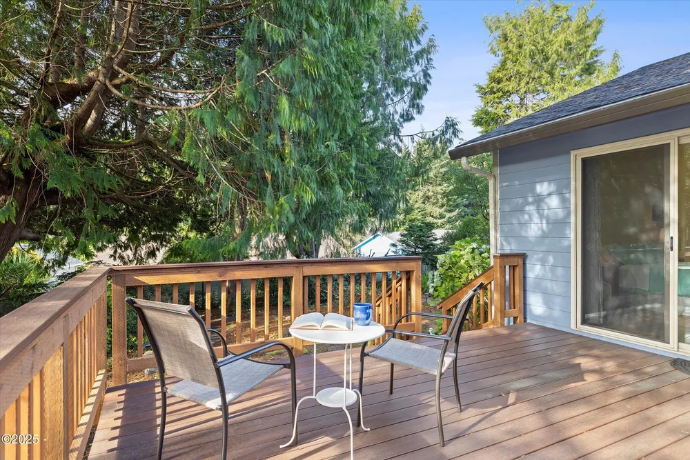 1420 SW Fairway Circle, Waldport, OR 97394