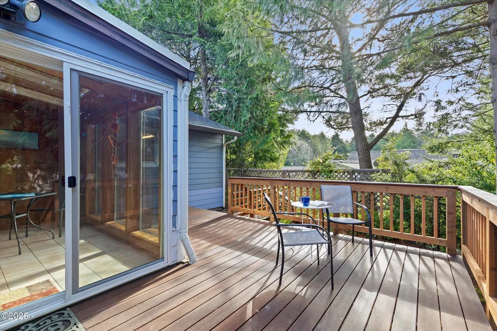 1420 SW Fairway Circle, Waldport, OR 97394