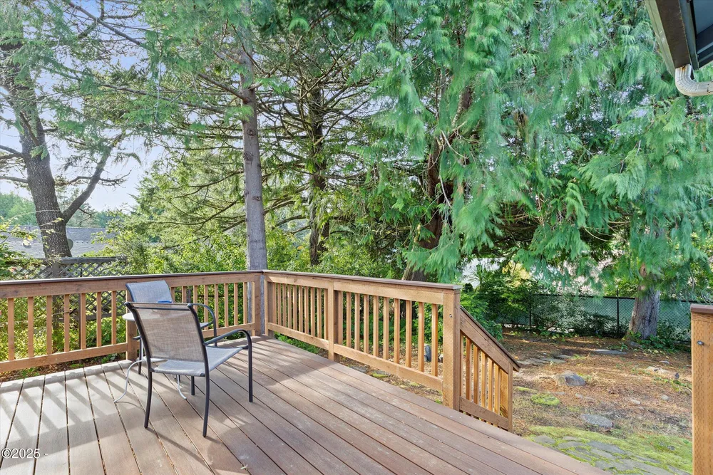1420 SW Fairway Circle, Waldport, OR 97394