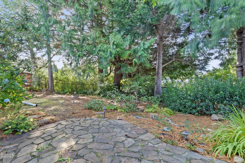 1420 SW Fairway Circle, Waldport, OR 97394