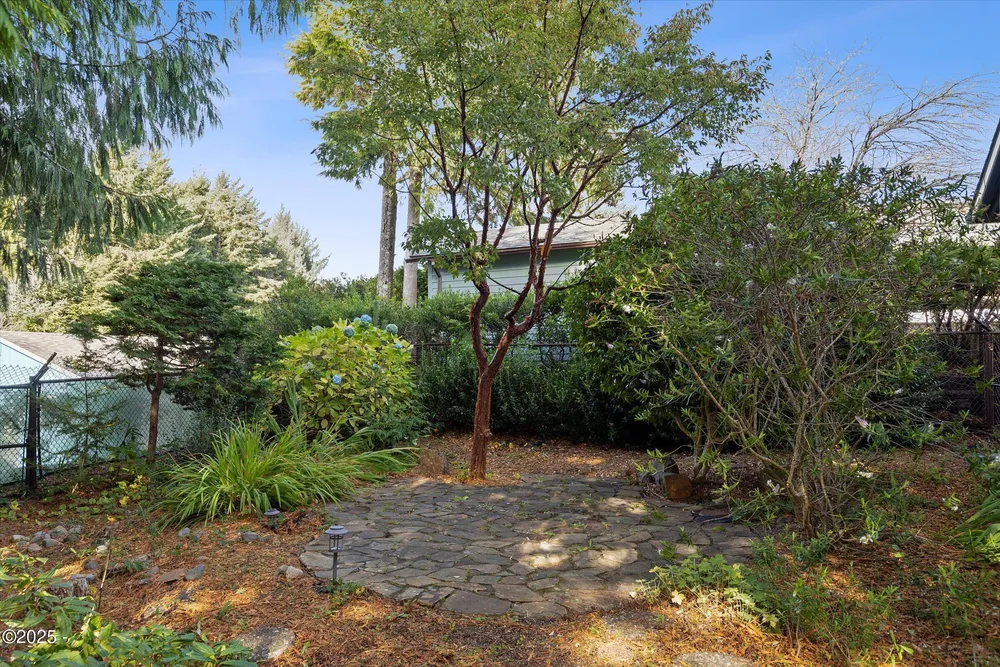 1420 SW Fairway Circle, Waldport, OR 97394
