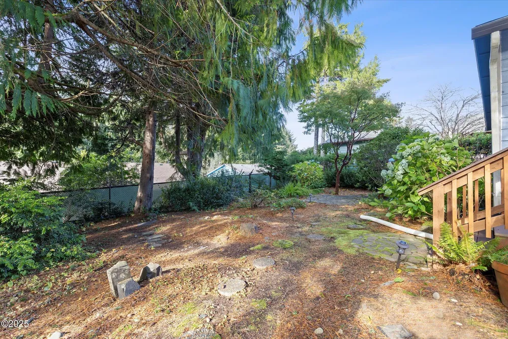 1420 SW Fairway Circle, Waldport, OR 97394