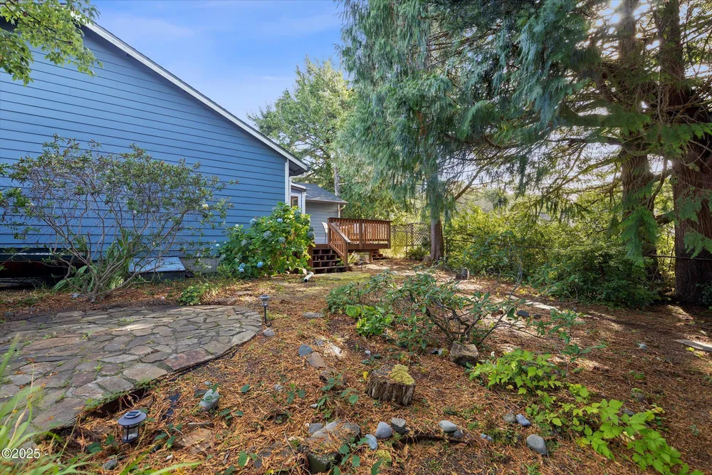 1420 SW Fairway Circle, Waldport, OR 97394