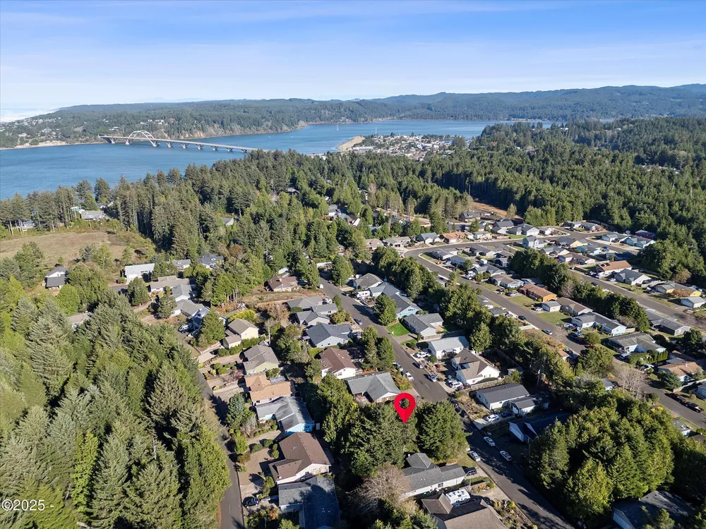 1420 SW Fairway Circle, Waldport, OR 97394