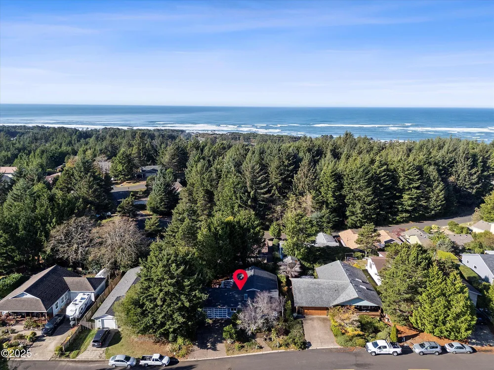 1420 SW Fairway Circle, Waldport, OR 97394