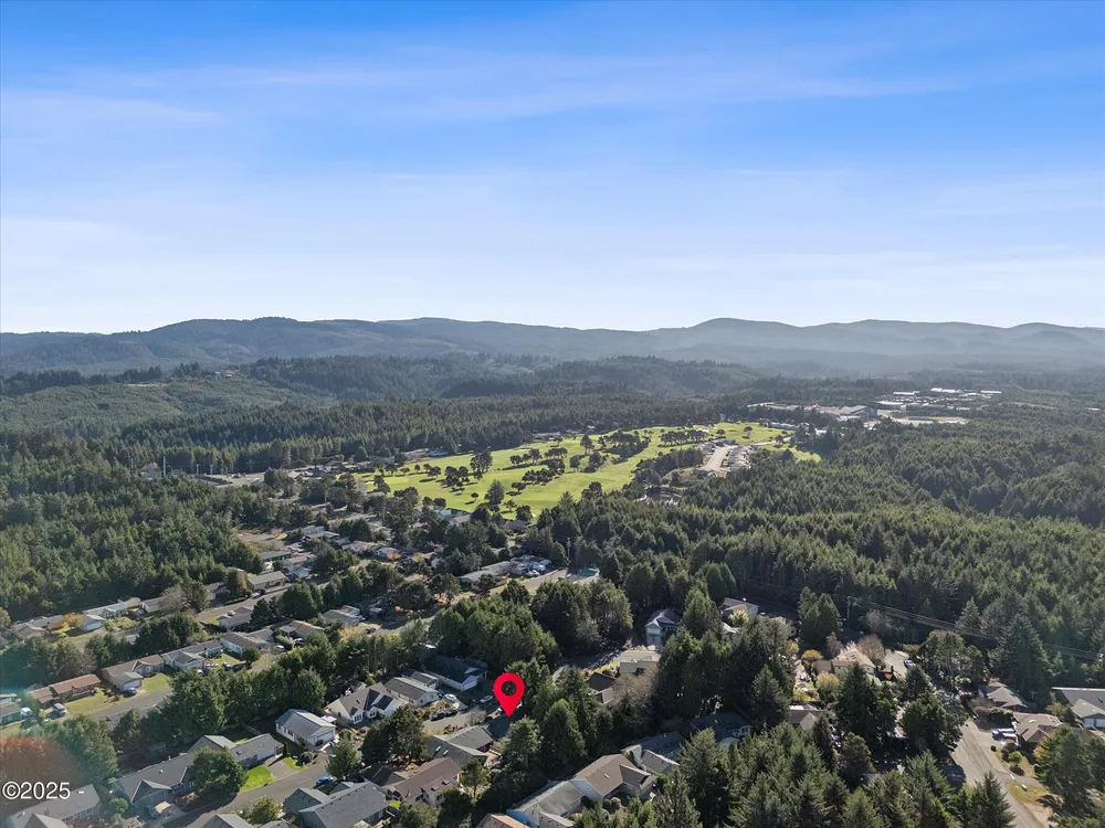 1420 SW Fairway Circle, Waldport, OR 97394