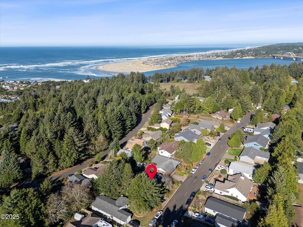1420 SW Fairway Circle, Waldport, OR 97394