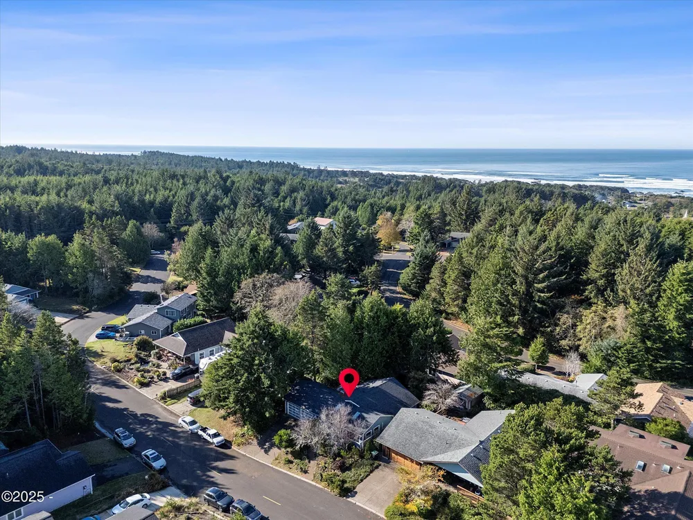 1420 SW Fairway Circle, Waldport, OR 97394