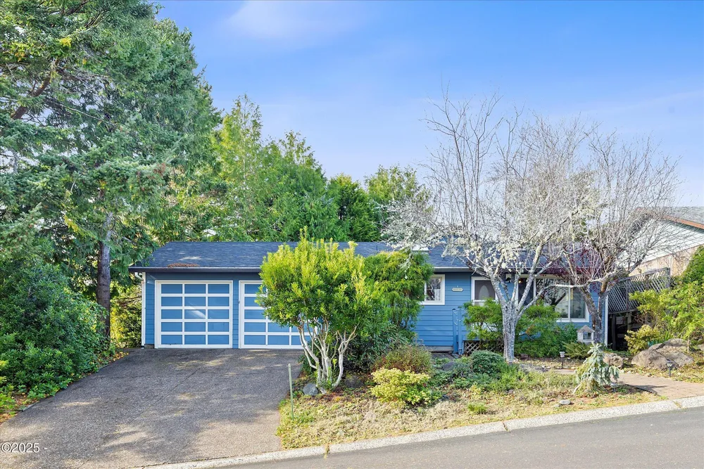 1420 SW Fairway Circle, Waldport, OR 97394