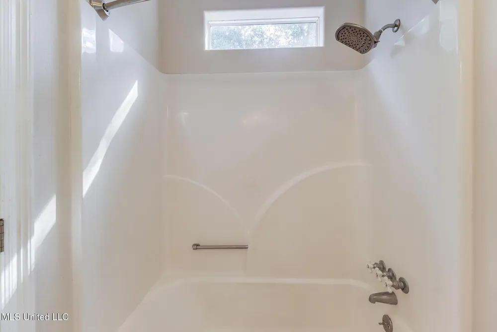 9520 Kalikimaka Pl, Diamondhead, MS 39525