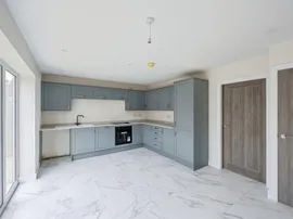 Robin Hood Grove, Thorne, Doncaster thumb 3