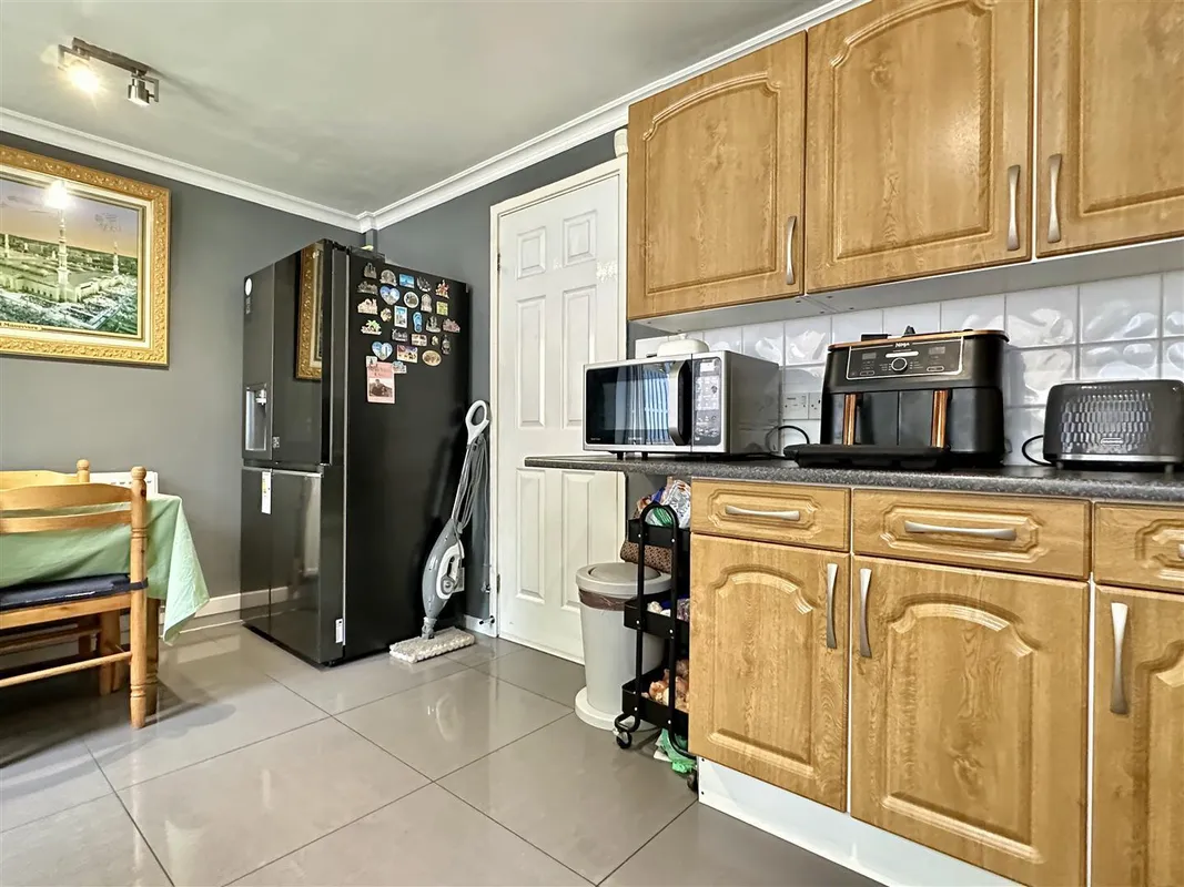 Gloucester Crescent, Sheffield, S10 2FZ