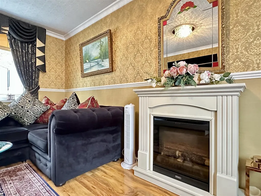 Gloucester Crescent, Sheffield, S10 2FZ
