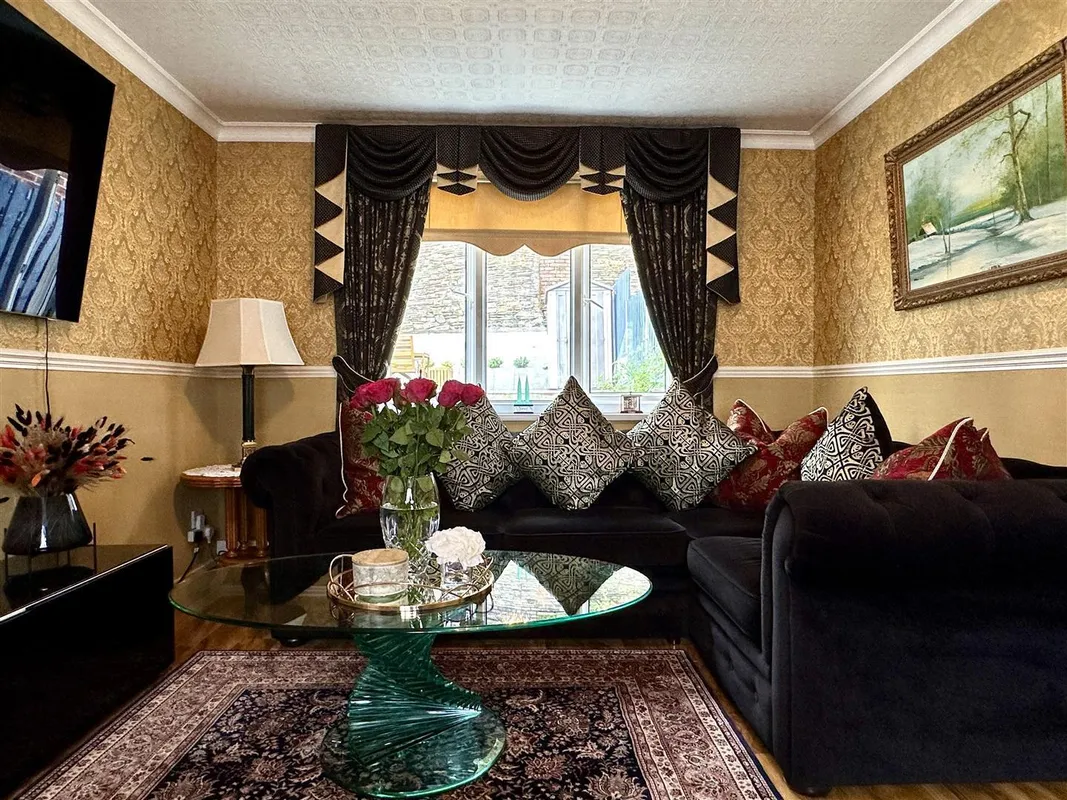 Gloucester Crescent, Sheffield, S10 2FZ