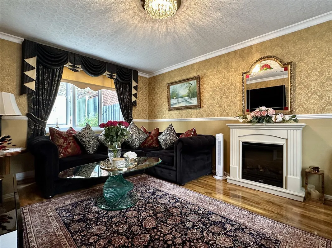 Gloucester Crescent, Sheffield, S10 2FZ