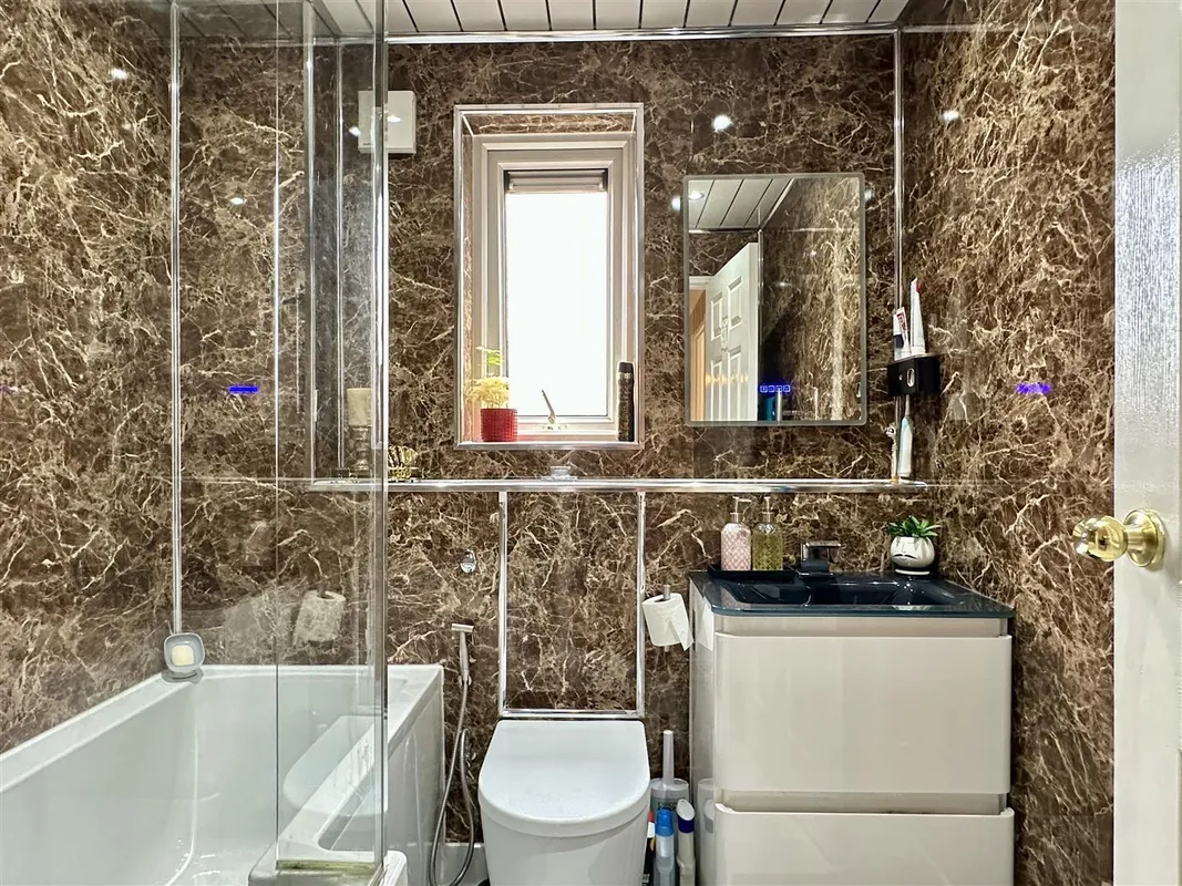 Gloucester Crescent, Sheffield, S10 2FZ
