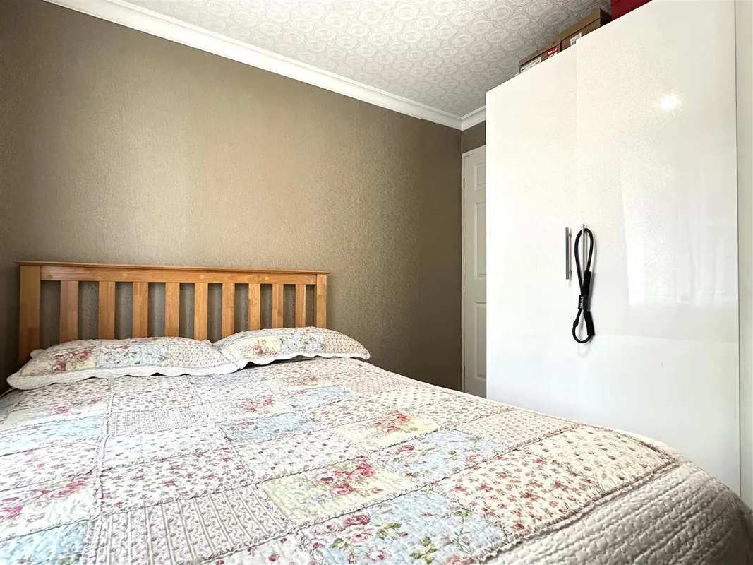 Gloucester Crescent, Sheffield, S10 2FZ