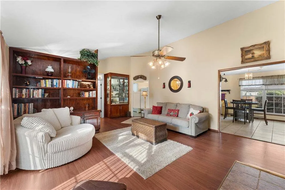 1307 W Pine St, Rogers, AR 72758