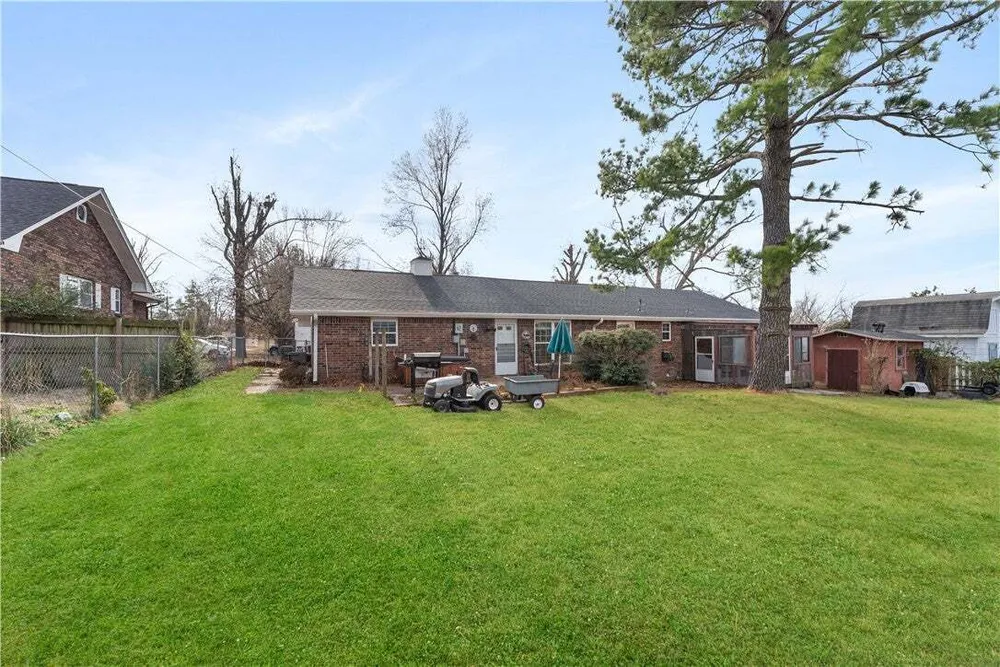 1307 W Pine St, Rogers, AR 72758