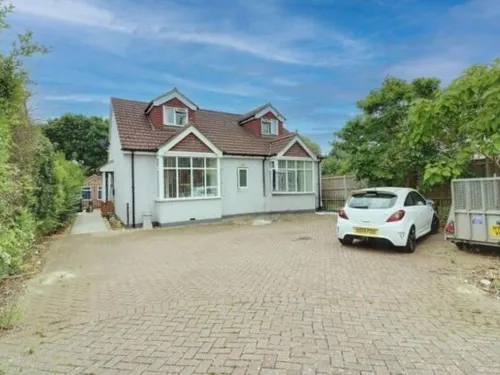 Padnell Road, Waterloovillephoto