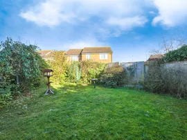 Foxes Close, Hertford thumb 2