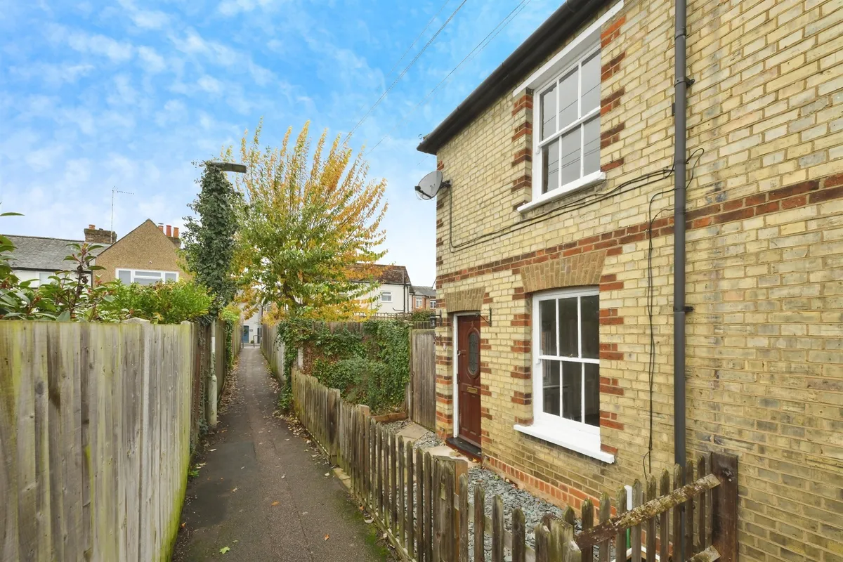 Grove Walk, Hertford