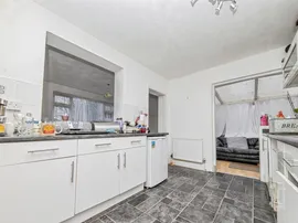 Lake Avenue, Clacton-On-Sea thumb 2