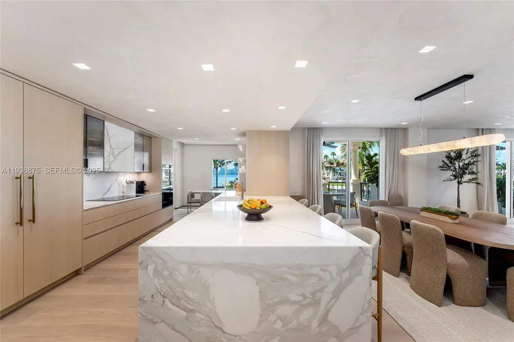 2521 Fisher Island Dr, Miami Beach, FL 33109