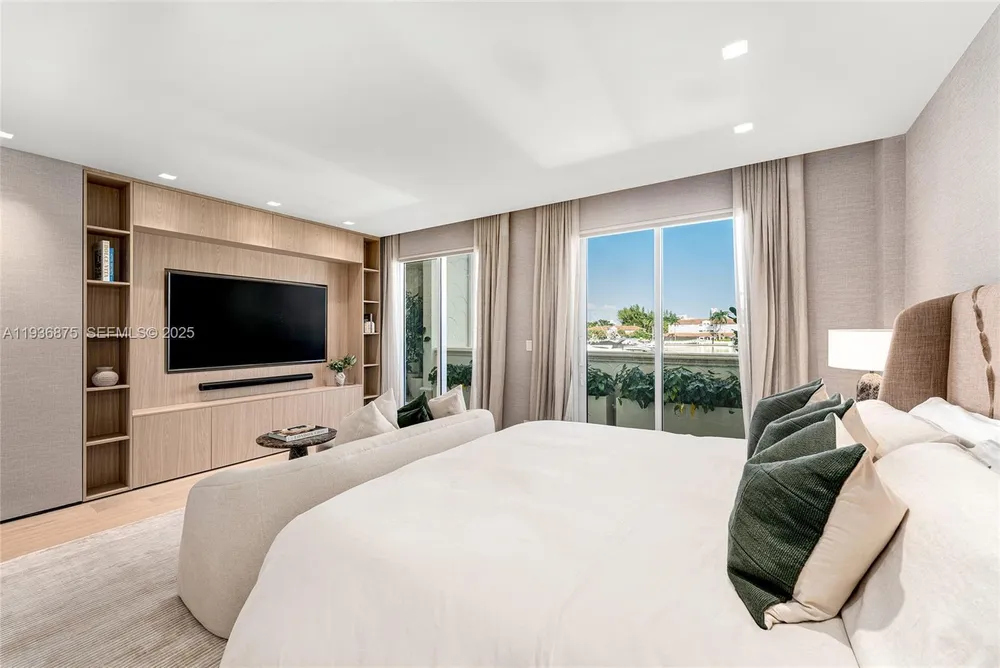 2521 Fisher Island Dr, Miami Beach, FL 33109