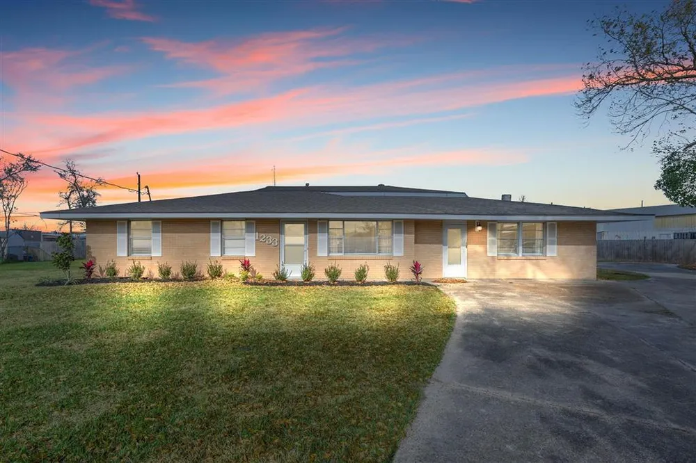 1233 Texas St, Sulphur, LA 70663