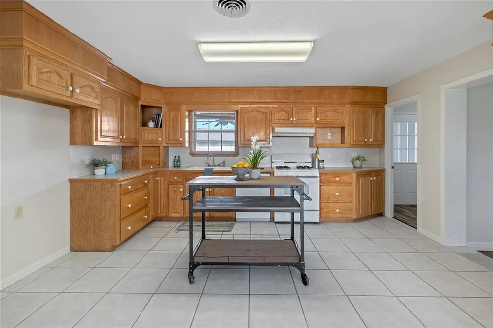 1233 Texas St, Sulphur, LA 70663